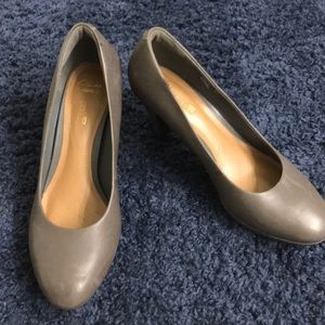 Ladies shoe size 10 Clarks collection cushion soft